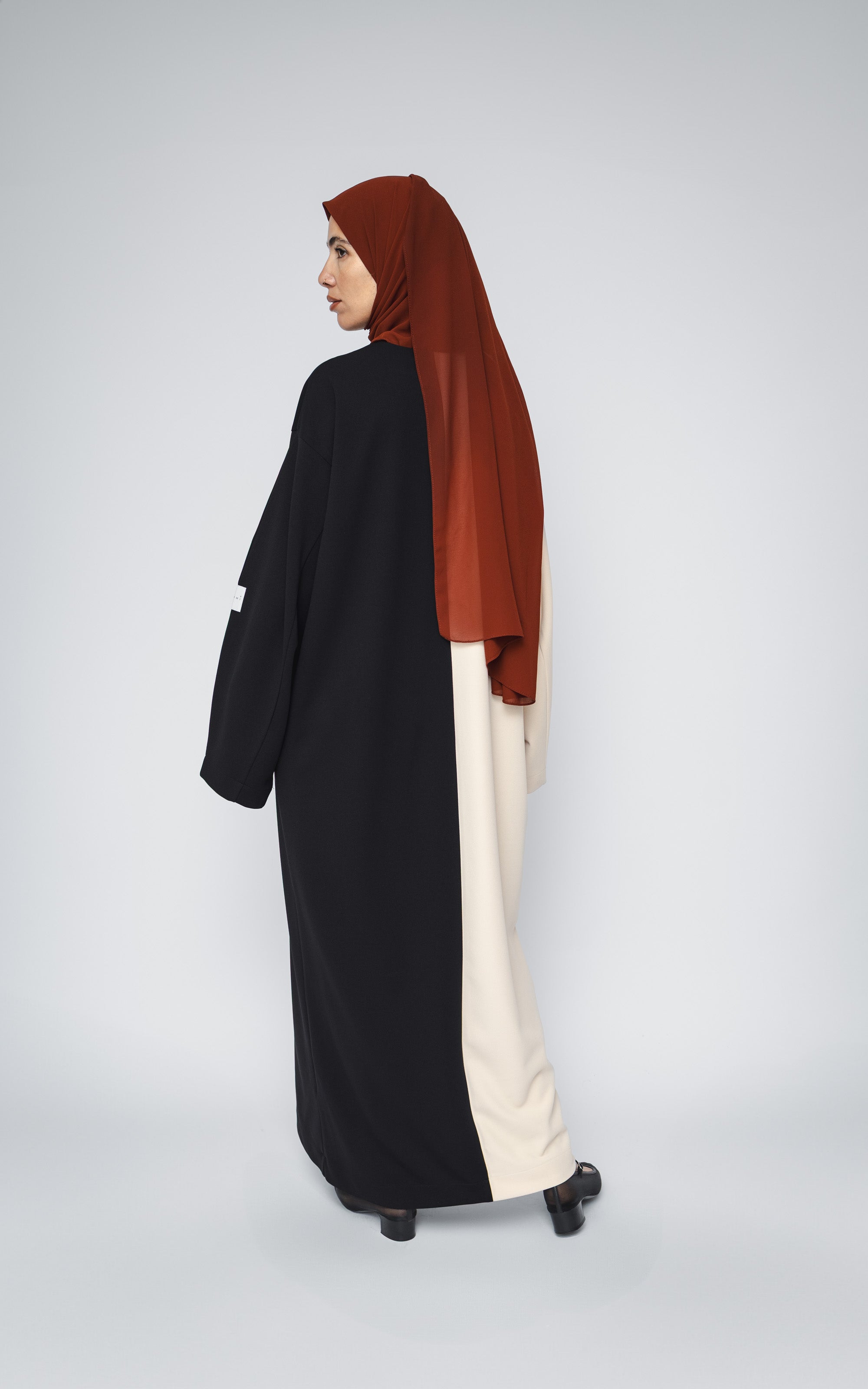 SWAN ABAYA
